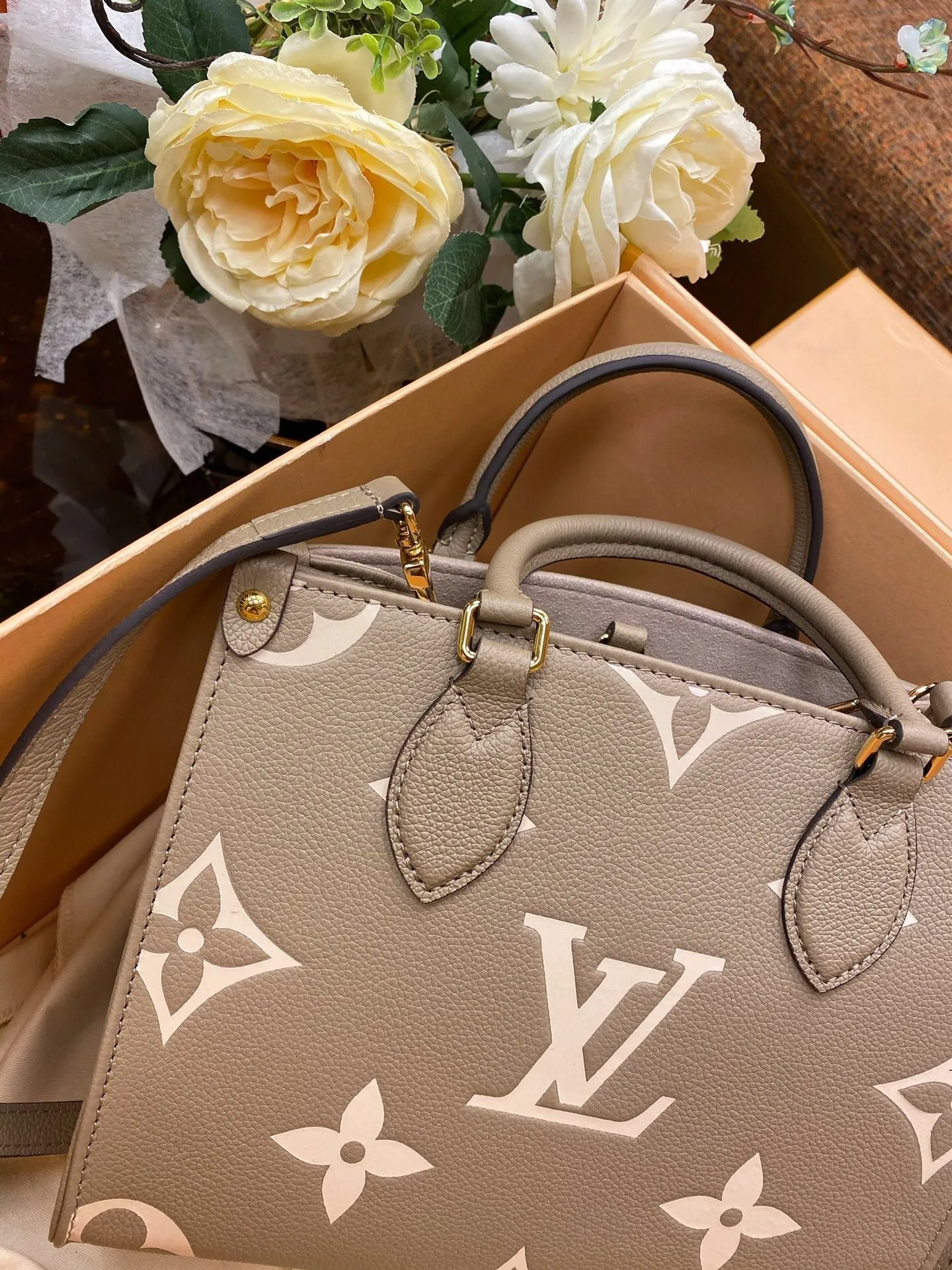 Designer Totes - LOV - 6020
